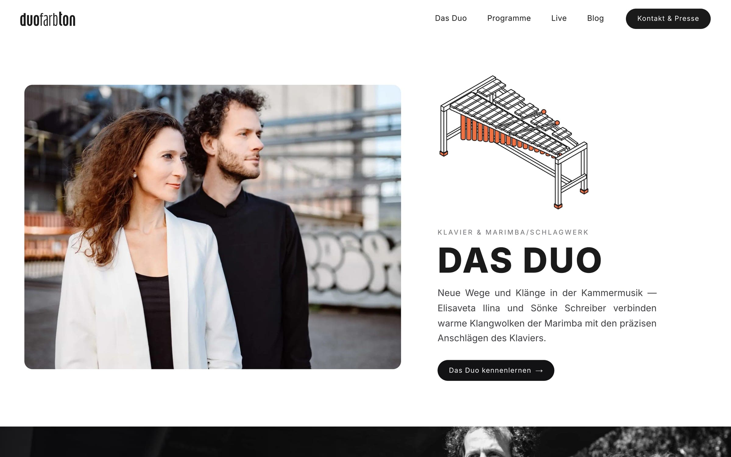 Abschnitt „Das Duo“: Porträt der beiden neben einer gezeichneten Marimba und einem kurzen Text