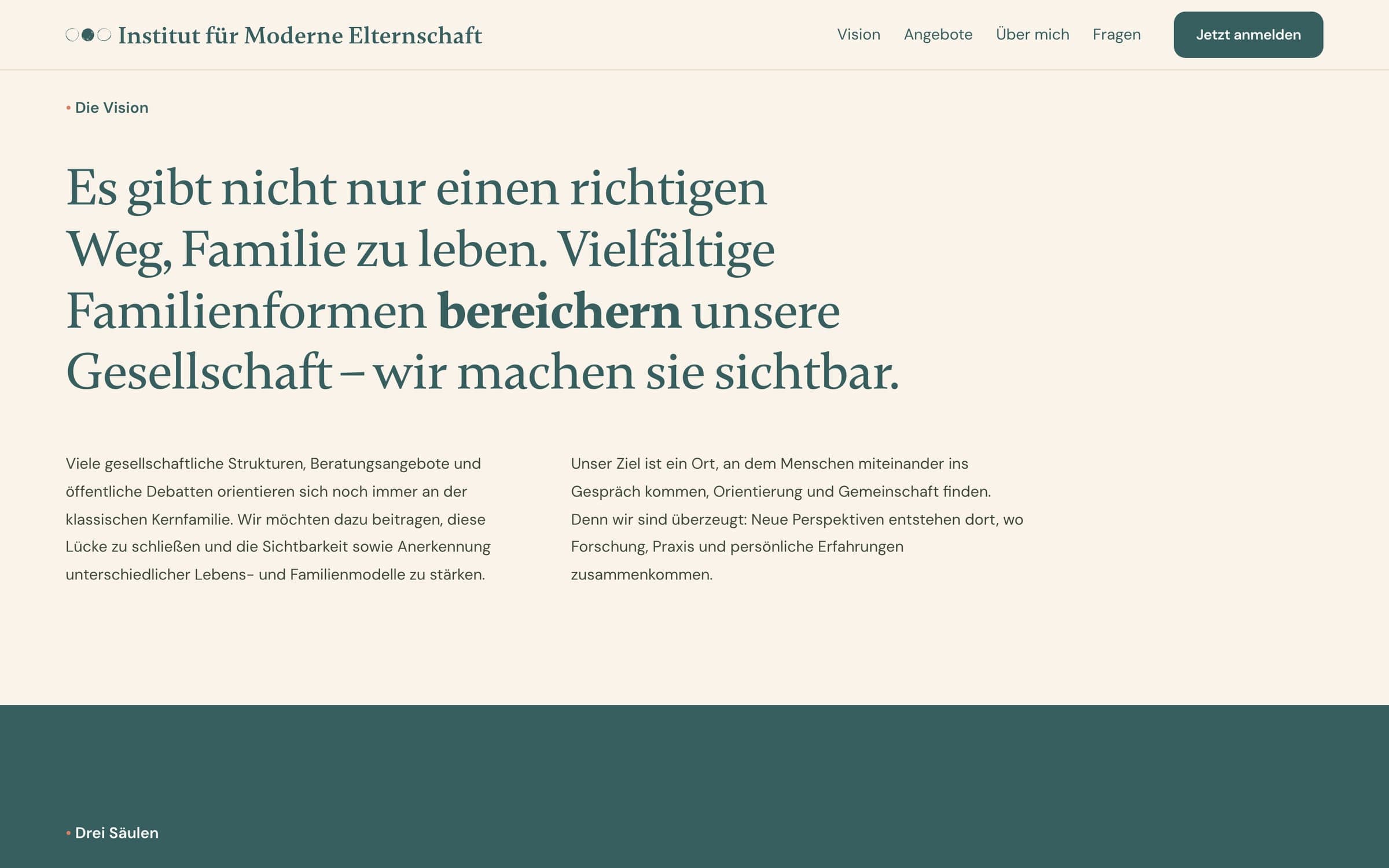 Abschnitt „Die Vision“: große Überschrift in Serifenschrift auf cremefarbenem Grund, darunter zwei Textspalten